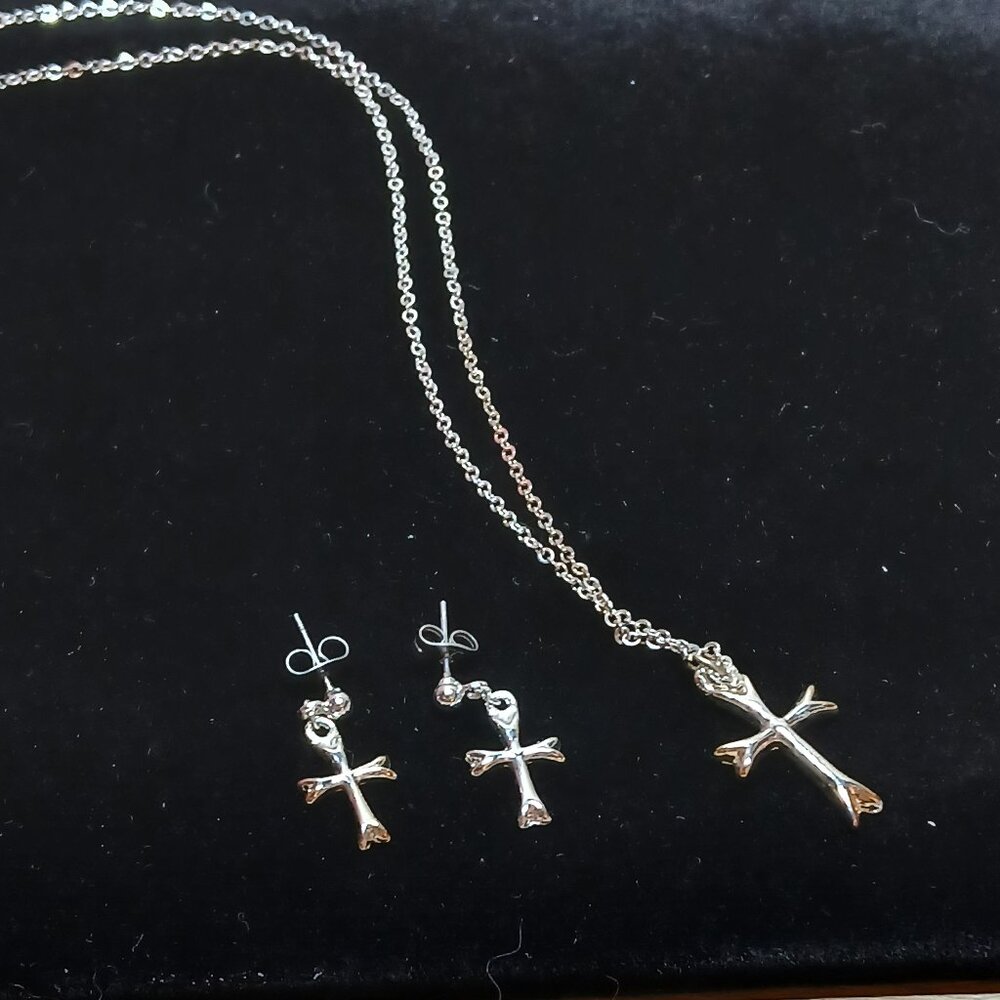 Vintage Silver Tone Cross Necklace & Earrings Costume Jewelry Set #22W